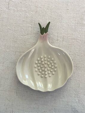 Ceramic Garlic-Shaped Trinket Dish/Spoon Rest in Cream with Green Accent